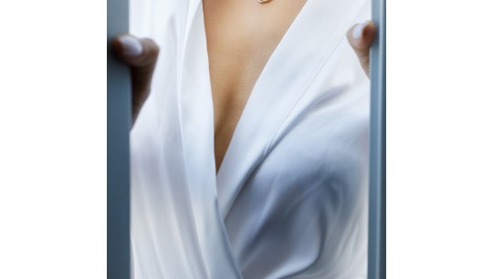 Comment choisir entre un soutien-gorge adhésif et des cache-tétons ?